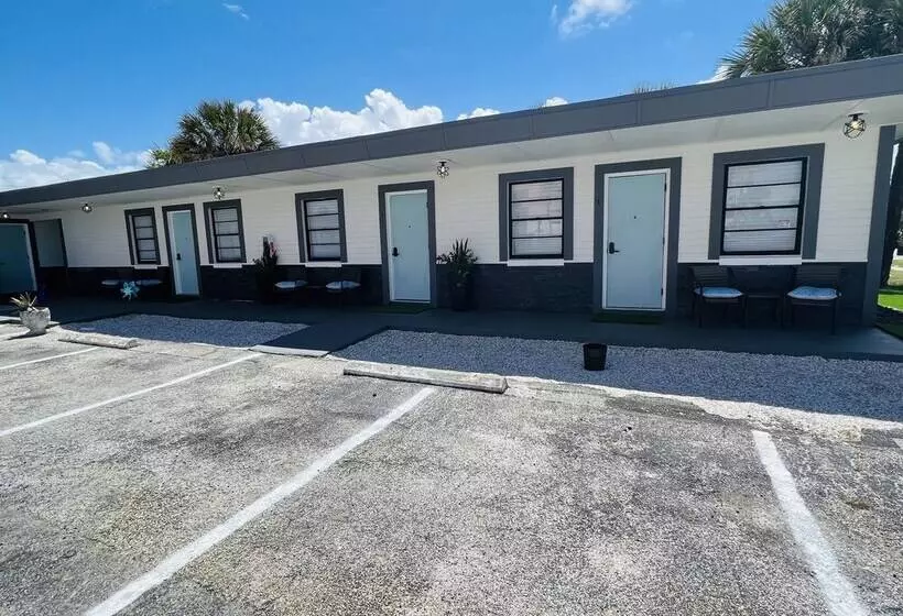 モーテル 1915 Beach Club