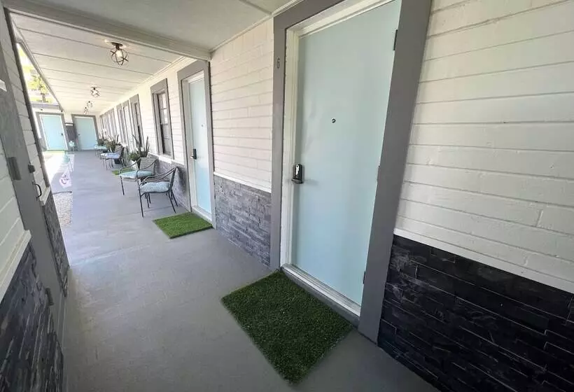 モーテル 1915 Beach Club