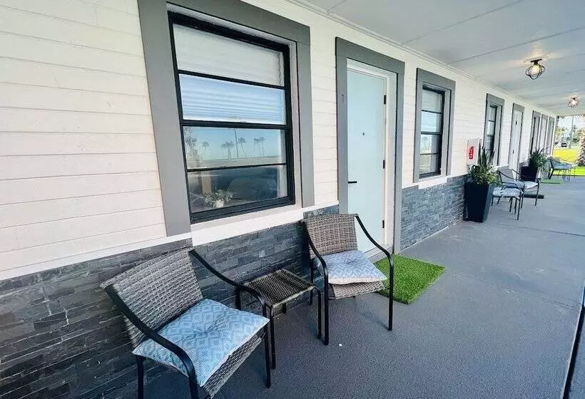 モーテル 1915 Beach Club