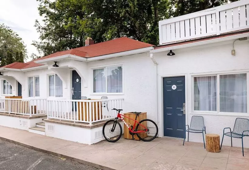 مُتل Kettle Valley Beach Resort