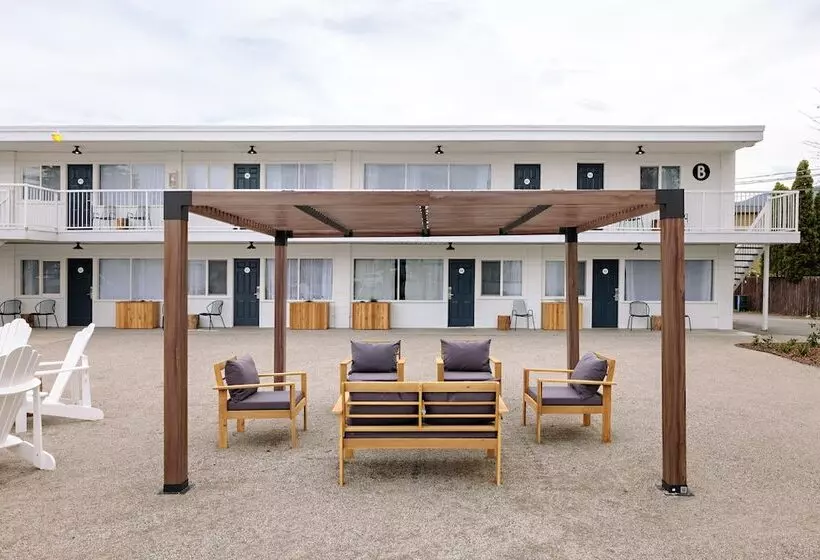 مُتل Kettle Valley Beach Resort