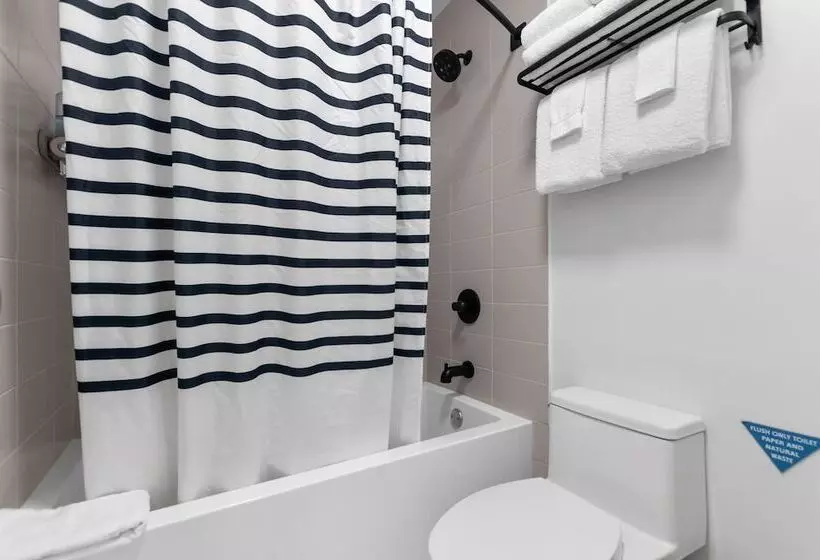 مُتل Kettle Valley Beach Resort