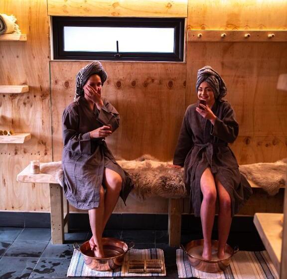 Cosy Cottage With Spa, Catering, Nature Reserve Walks, Large Garden, Free Parking   Self Checkin