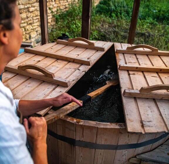 Cosy Cottage With Spa, Catering, Nature Reserve Walks, Large Garden, Free Parking   Self Checkin