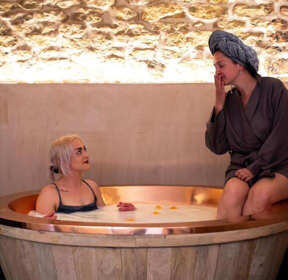 Cosy Cottage With Spa, Catering, Nature Reserve Walks, Large Garden, Free Parking   Self Checkin