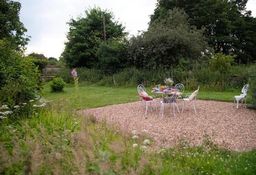 Cosy Cottage With Spa, Catering, Nature Reserve Walks, Large Garden, Free Parking   Self Checkin