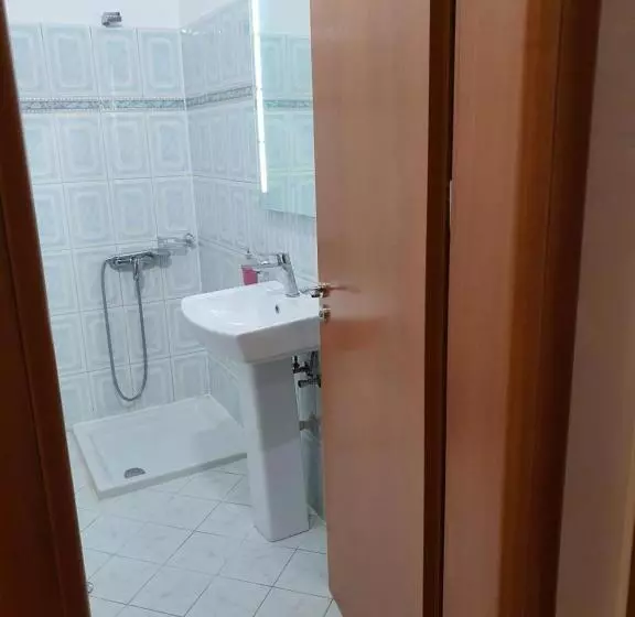 هتل Kompleksi Gjoni