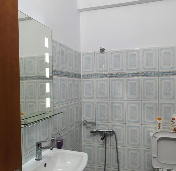 酒店 Kompleksi Gjoni