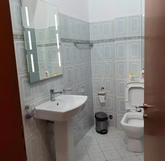 هتل Kompleksi Gjoni