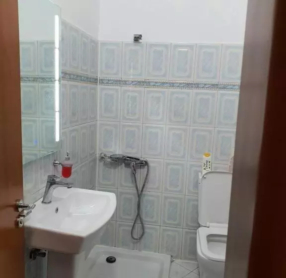 هتل Kompleksi Gjoni