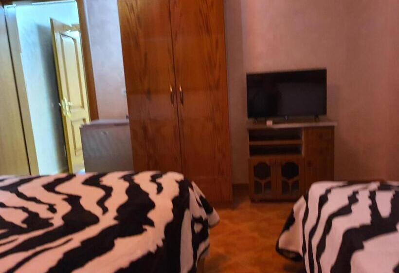 酒店 Kompleksi Gjoni