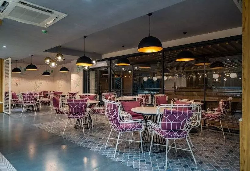 ホテル Deccan Serai Grandé , Gachibowli, Hyderabad