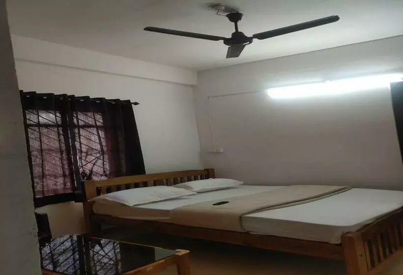 Hotelli Spot On 86264 Maurya Boarding & Lodging