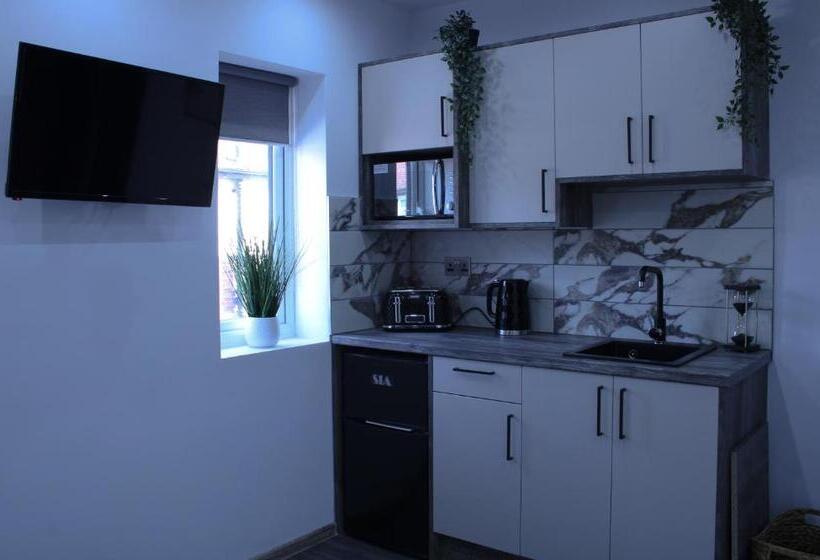 Cb Stays   Tranquil Studio Retreats With Ensuite & Kitchenette In Peterborough