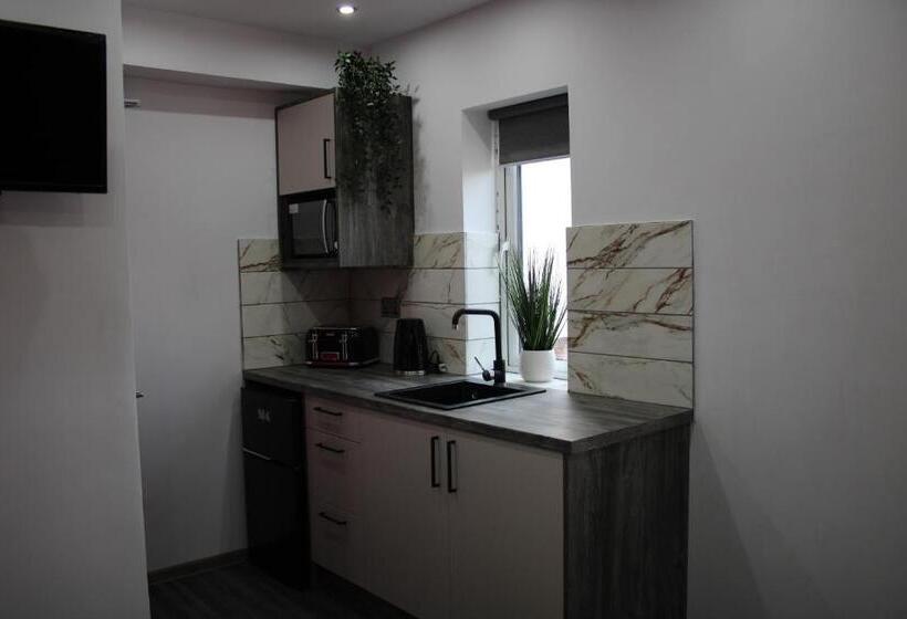 Cb Stays   Tranquil Studio Retreats With Ensuite & Kitchenette In Peterborough