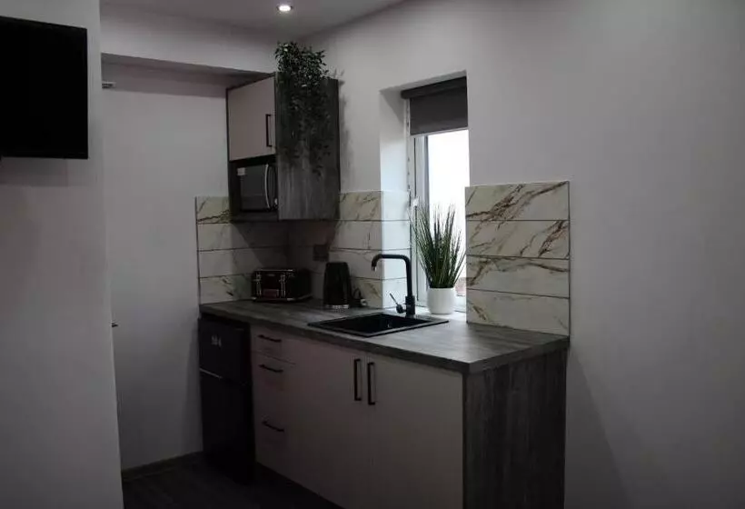 Cb Stays   Tranquil Studio Retreats With Ensuite & Kitchenette In Peterborough