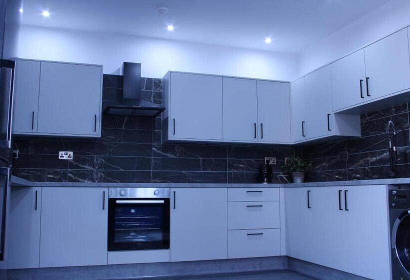 Cb Stays   Tranquil Studio Retreats With Ensuite & Kitchenette In Peterborough