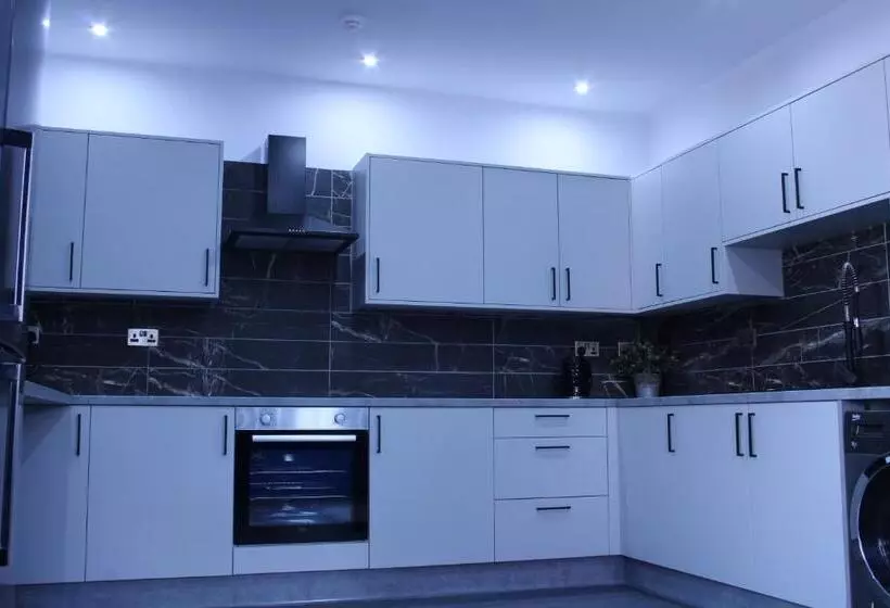 Cb Stays   Tranquil Studio Retreats With Ensuite & Kitchenette In Peterborough