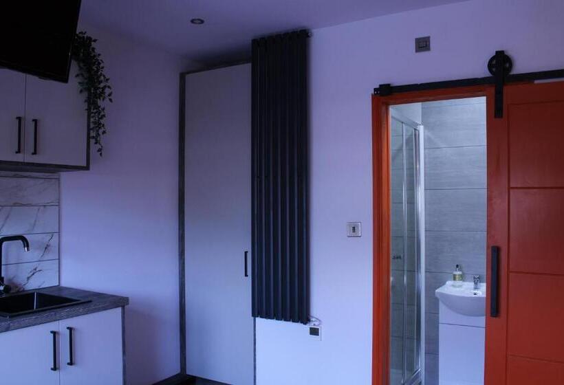 Cb Stays   Tranquil Studio Retreats With Ensuite & Kitchenette In Peterborough