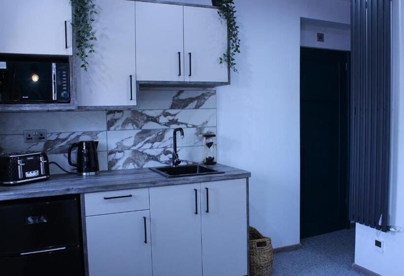 Cb Stays   Tranquil Studio Retreats With Ensuite & Kitchenette In Peterborough