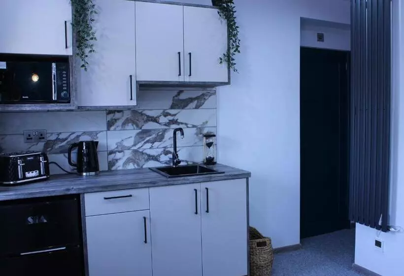 Cb Stays   Tranquil Studio Retreats With Ensuite & Kitchenette In Peterborough