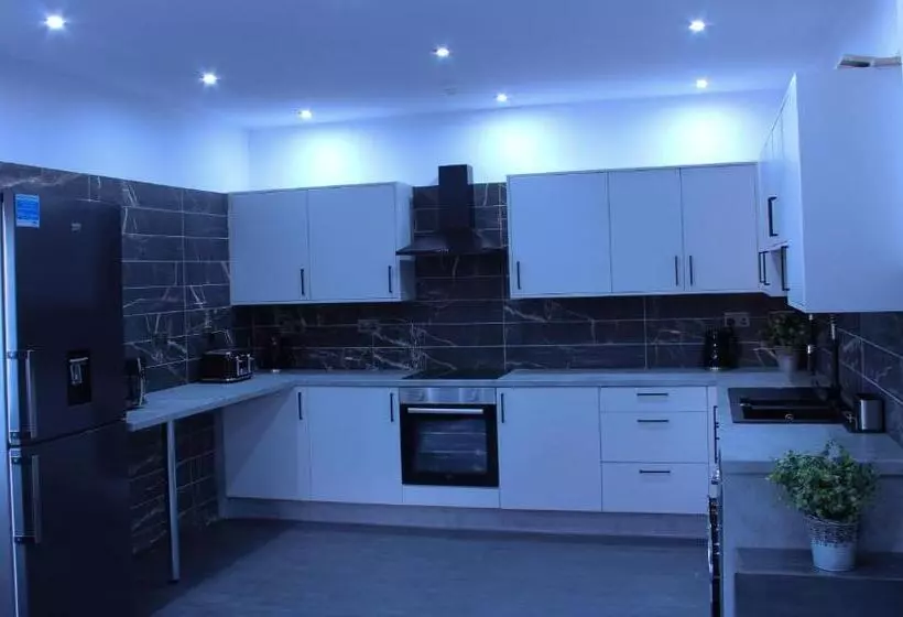 Cb Stays   Tranquil Studio Retreats With Ensuite & Kitchenette In Peterborough