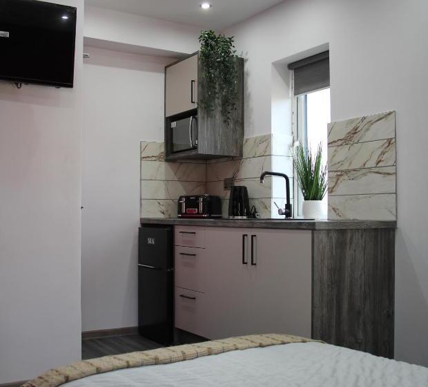 Cb Stays   Tranquil Studio Retreats With Ensuite & Kitchenette In Peterborough