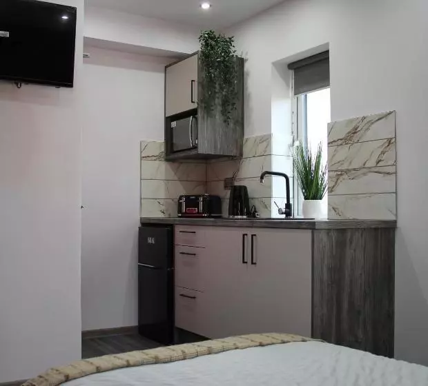 Cb Stays   Tranquil Studio Retreats With Ensuite & Kitchenette In Peterborough