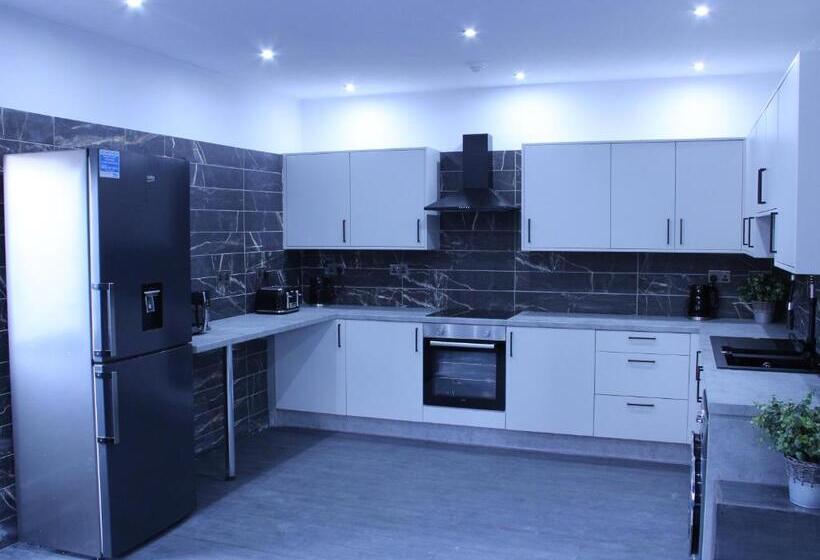 Cb Stays   Tranquil Studio Retreats With Ensuite & Kitchenette In Peterborough