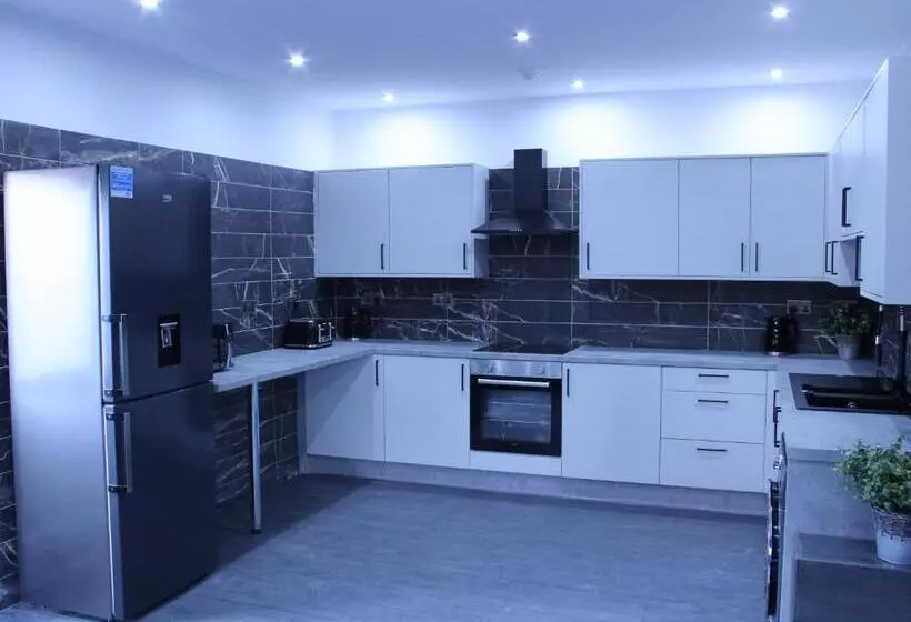 Cb Stays   Tranquil Studio Retreats With Ensuite & Kitchenette In Peterborough