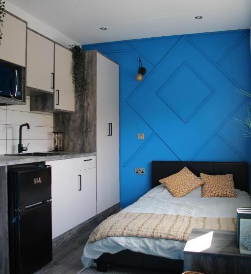 Cb Stays   Tranquil Studio Retreats With Ensuite & Kitchenette In Peterborough