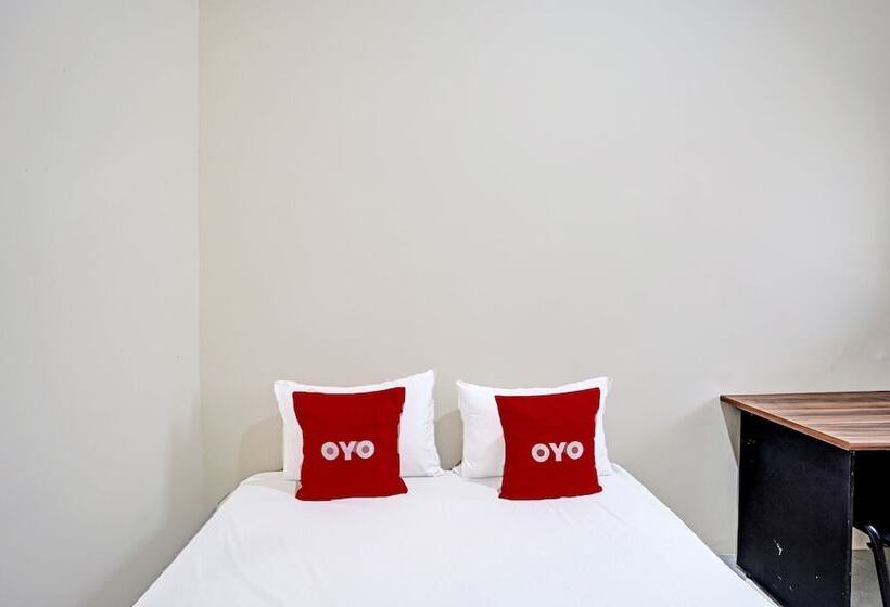 Hotell Oyo 3285 Wonoayu Residence Syariah