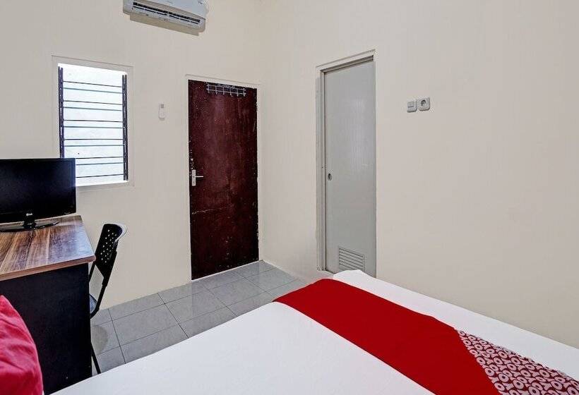 Hotell Oyo 3285 Wonoayu Residence Syariah