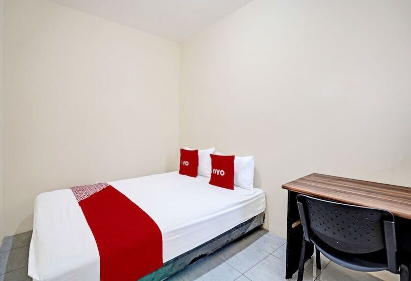 Hotell Oyo 3285 Wonoayu Residence Syariah