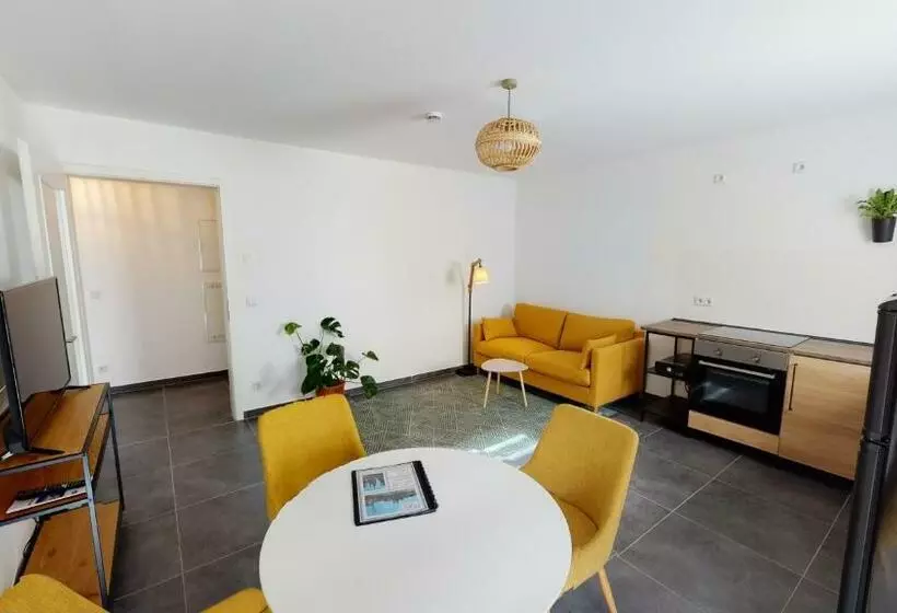 Travel Art Boardinghouse