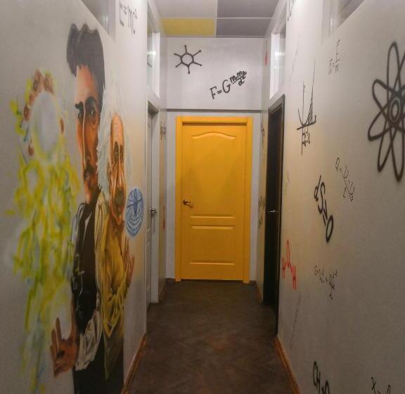 Yourhostel университет