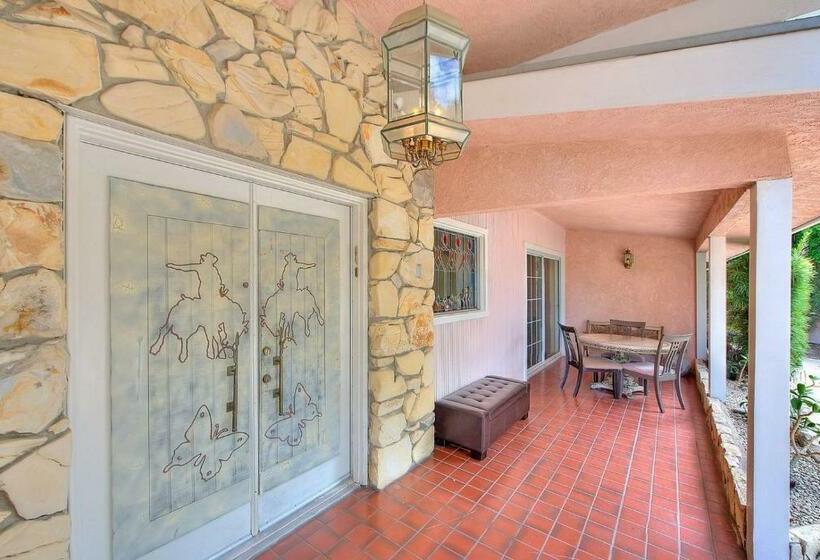 ベッドアンドブレックファースト Room At The House Of Movies