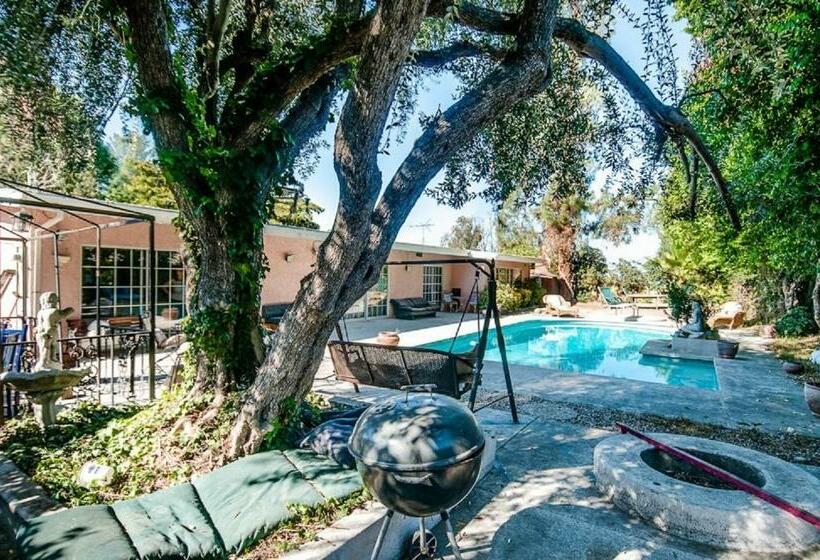 ベッドアンドブレックファースト Room At The House Of Movies