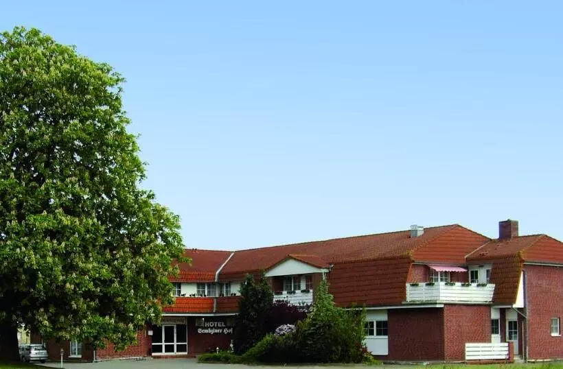 Mucha Ohg Hotel Sembziner Hof