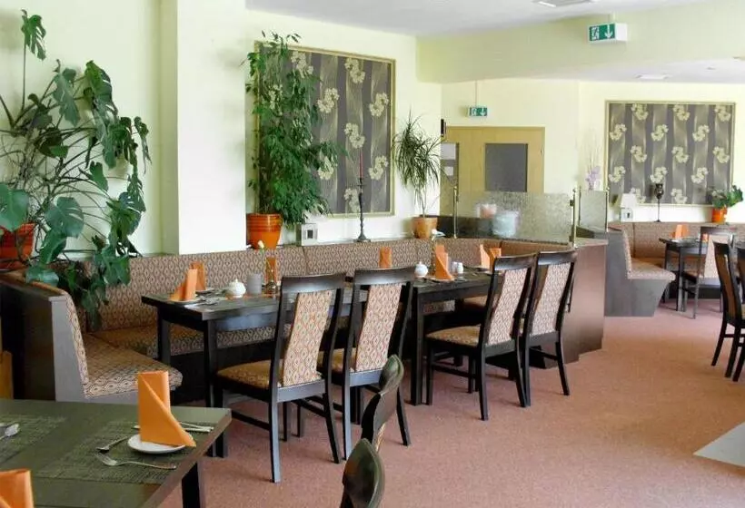 Mucha Ohg Hotel Sembziner Hof