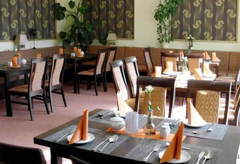 Mucha Ohg Hotel Sembziner Hof