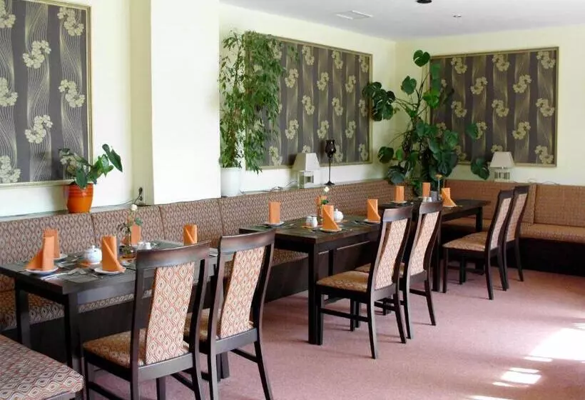 Mucha Ohg Hotel Sembziner Hof