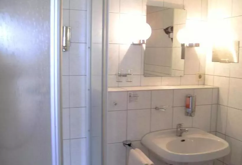 Mucha Ohg Hotel Sembziner Hof