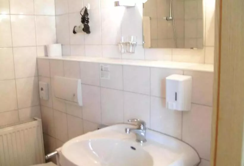 Mucha Ohg Hotel Sembziner Hof