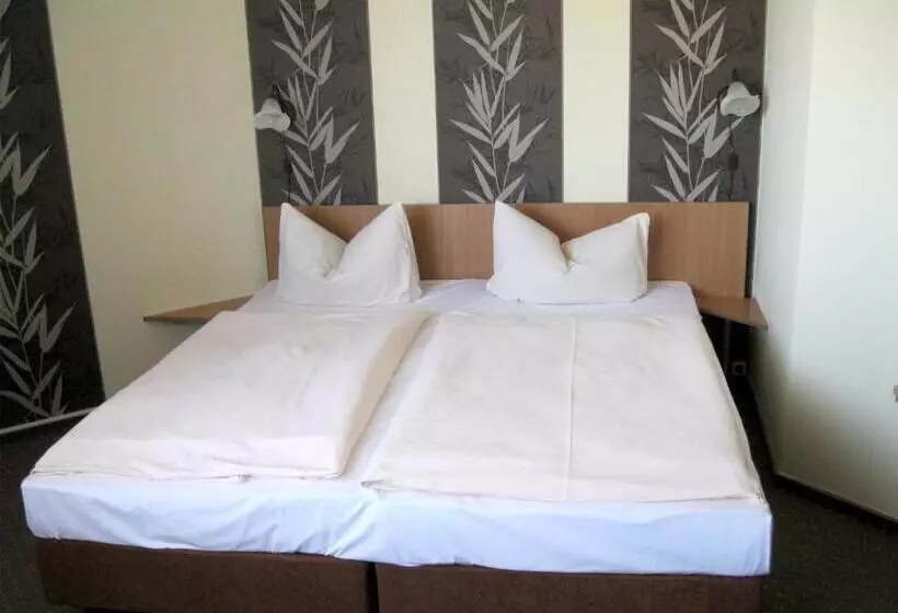 Mucha Ohg Hotel Sembziner Hof