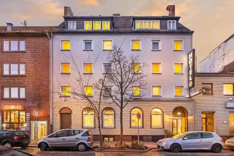 Signature Hotel Astoria