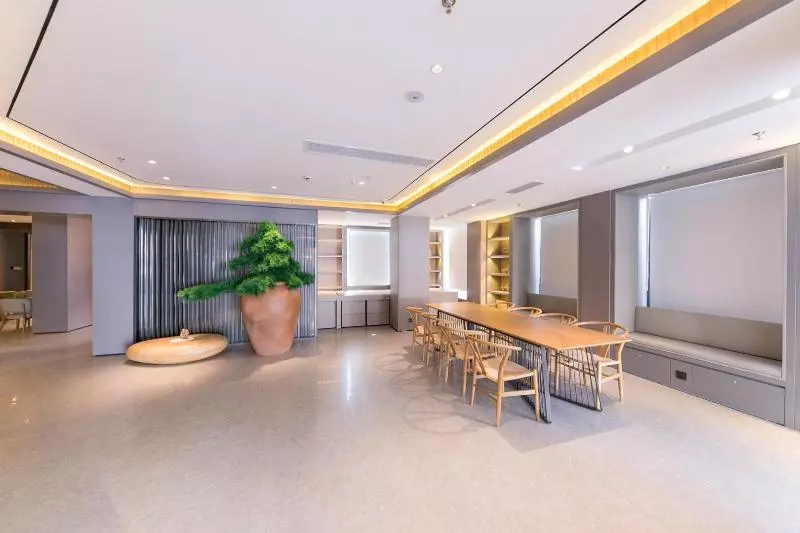 مُتل Ji  Shanghai South Railway Station