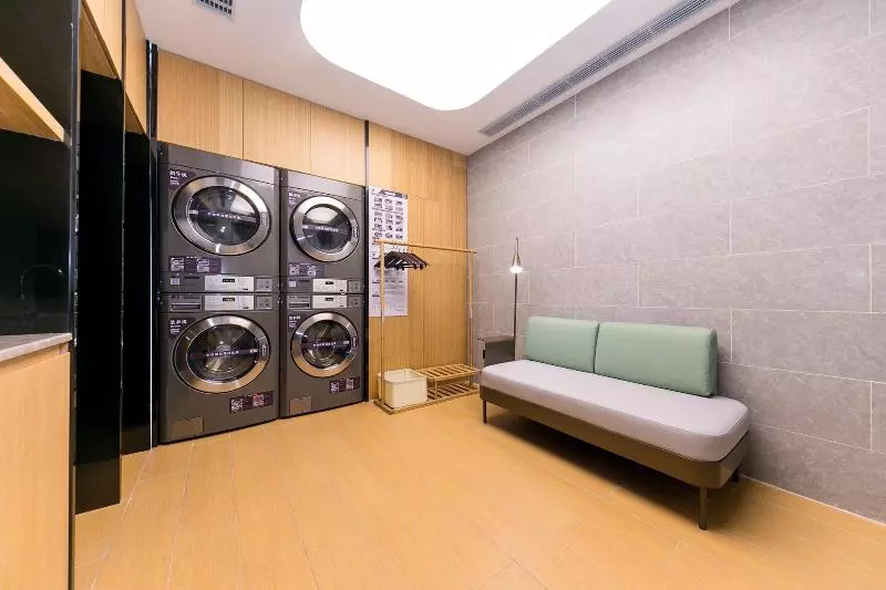 مُتل Ji  Shanghai South Railway Station