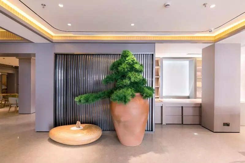 مُتل Ji  Shanghai South Railway Station