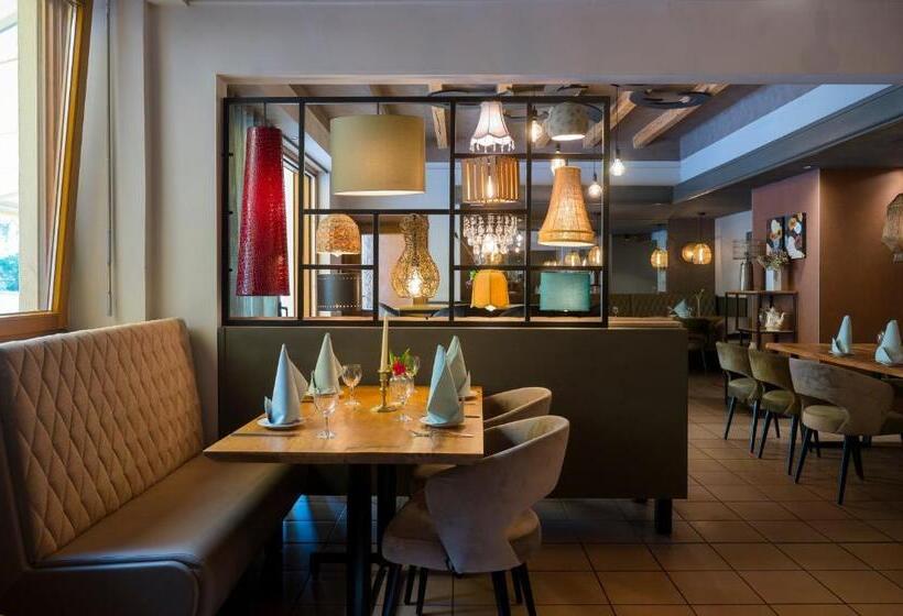 بنسيون Restaurant Laux